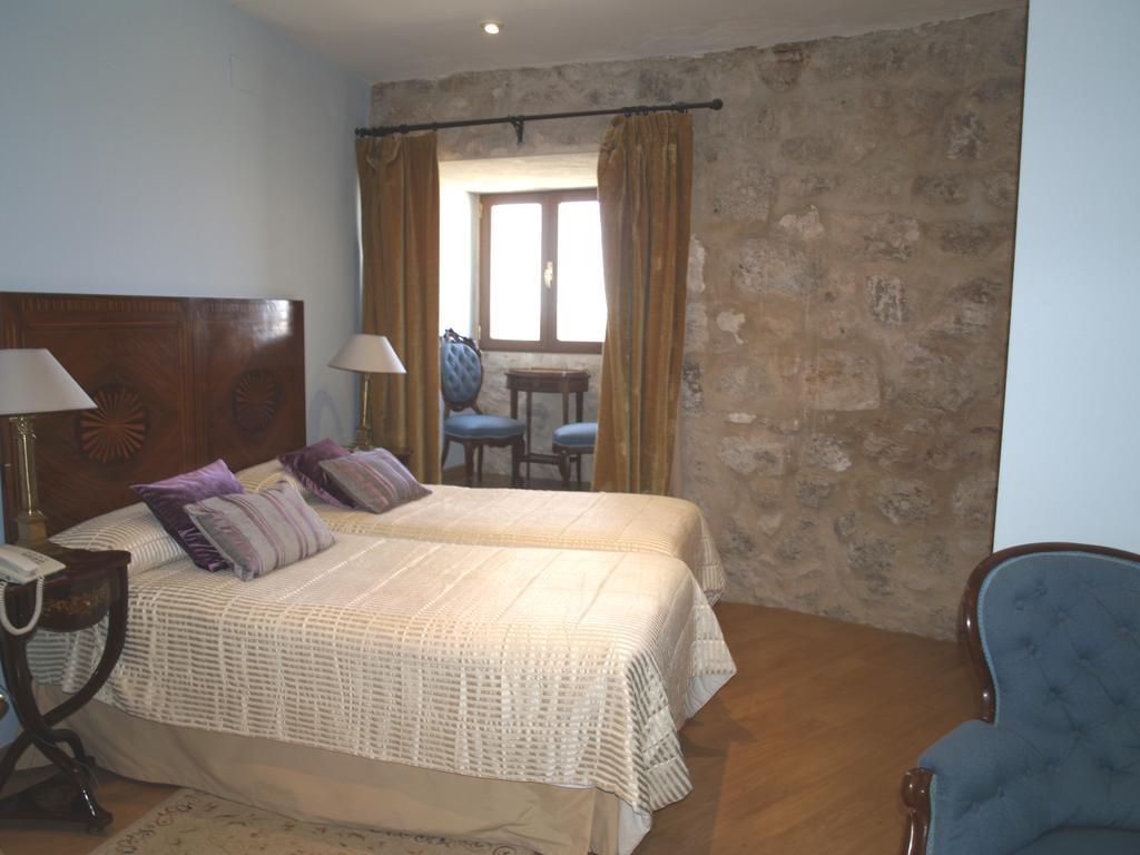 Residencia Real Del Castillo De Curiel Curiel de Duero Exterior photo